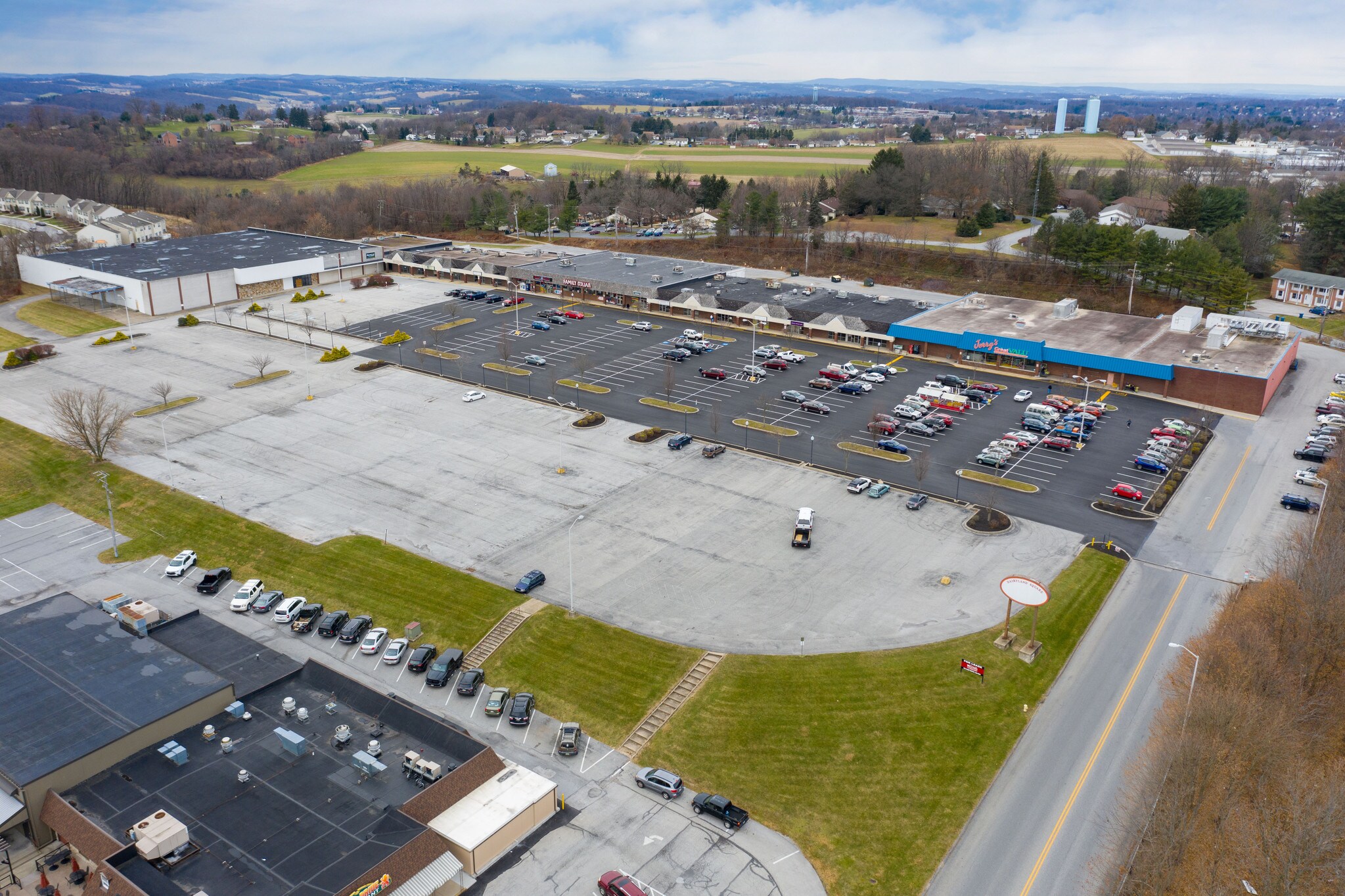 10 Dairyland Sq, Red Lion, PA for lease Building Photo- Image 1 of 2