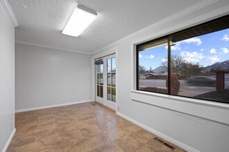 9386 S Redwood Rd, West Jordan, UT à vendre Photo intérieure- Image 1 de 3