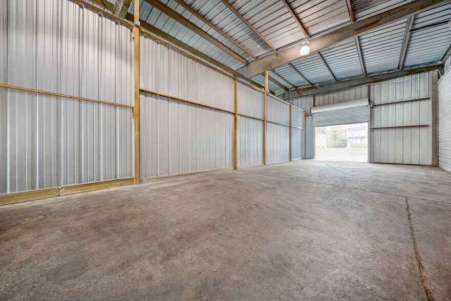 307 E Alamo St, Brenham, TX à vendre - Photo du bâtiment - Image 2 de 51