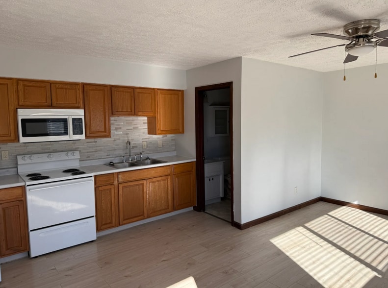 3300 E Haythorne Ave, Terre Haute, IN à vendre - Photo intérieure - Image 3 de 4