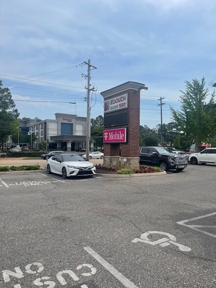 5299 Poplar Ave, Memphis, TN for lease - Building Photo - Image 3 of 9