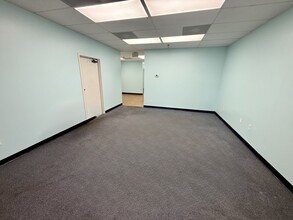 9940 Currie Davis Dr, Tampa, FL for lease Interior Photo- Image 1 of 12