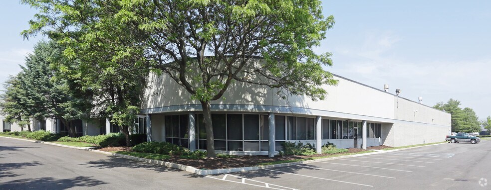 200-230 Sea Ln, Farmingdale, NY à louer - Photo du bâtiment - Image 3 de 20