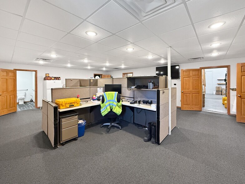 614 Railroad St SE, Bemidji, MN à vendre - Photo du bâtiment - Image 3 de 24