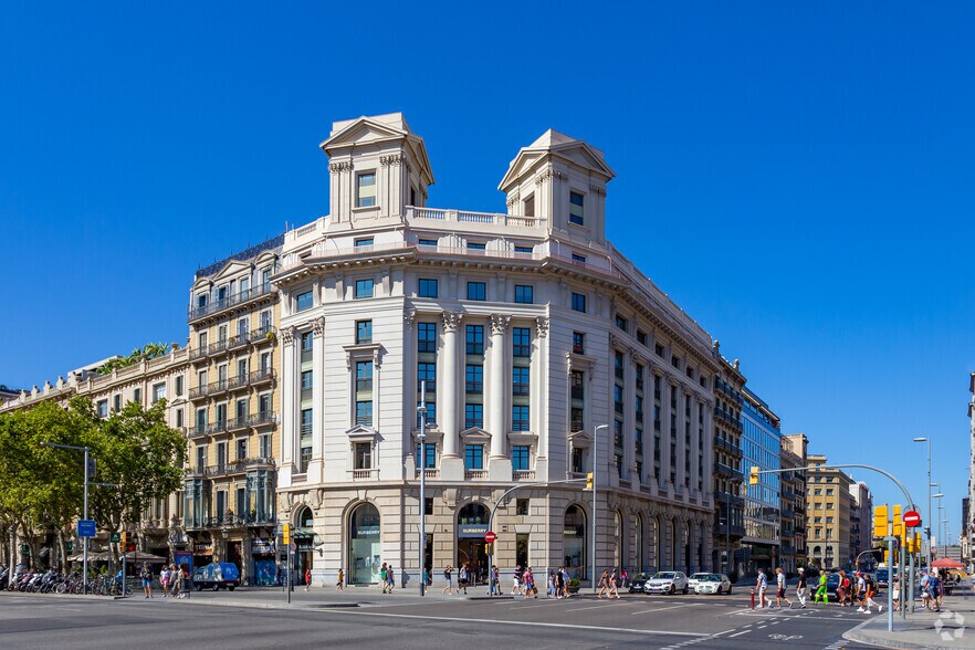 Office in Barcelona for lease - Building Photo - Image 3 of 8