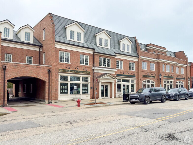 8-18 E Scranton Ave, Lake Bluff, IL à louer - Photo du bâtiment - Image 2 de 6