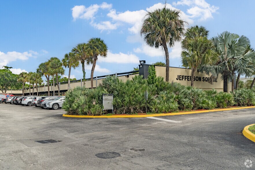 6043 Kimberly Blvd, Fort Lauderdale, FL à louer - Photo du bâtiment - Image 2 de 13