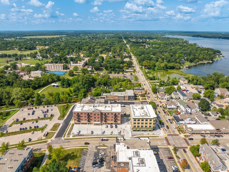 525 Main St, Delafield, WI for lease - Building Photo - Image 3 of 10
