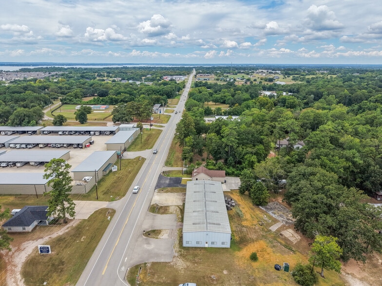 12016 FM 830 Rd, Willis, TX for sale - Primary Photo - Image 1 of 23