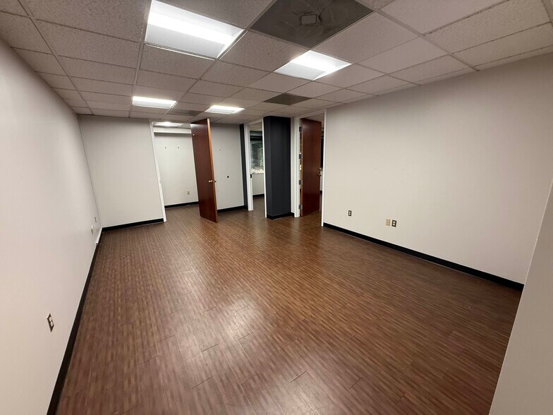 5102 W Village Green Dr, Midlothian, VA à louer - Photo du bâtiment - Image 2 de 5