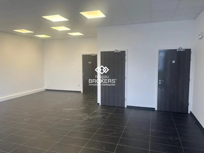 Flex in Strasbourg for lease - Interior Photo - Image 2 of 6