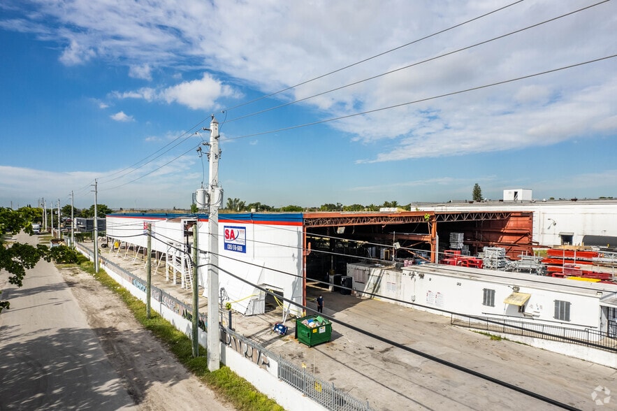 Heavy Manufacturing Assemblage portfolio of 1 properties for sale on LoopNet.ca - Primary Photo - Image 1 of 1
