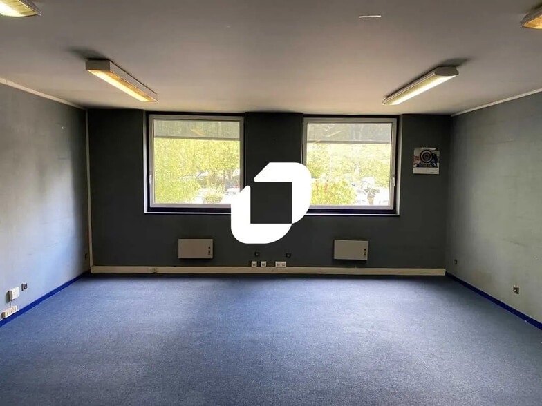 Office in Cergy for lease - Interior Photo - Image 3 of 5