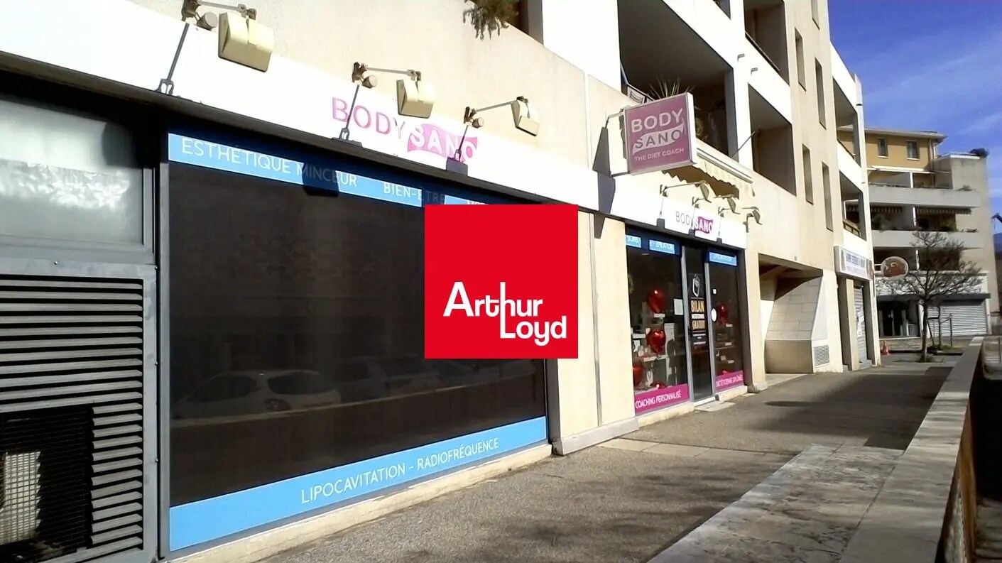 Commerce de détail dans Aubagne à louer Photo du bâtiment- Image 1 de 8