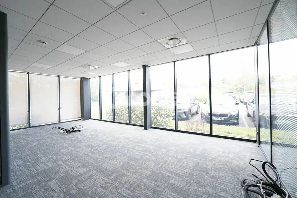 Office in Brignais for lease Interior Photo- Image 1 of 14