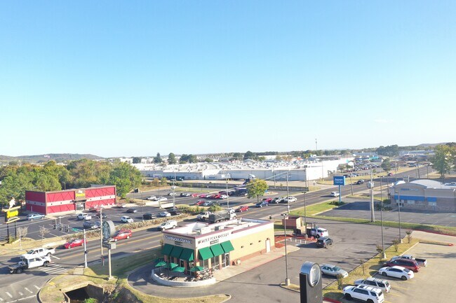 Plus de détails pour 2220 E Parkway, Russellville, AR - Commerce de détail à vendre