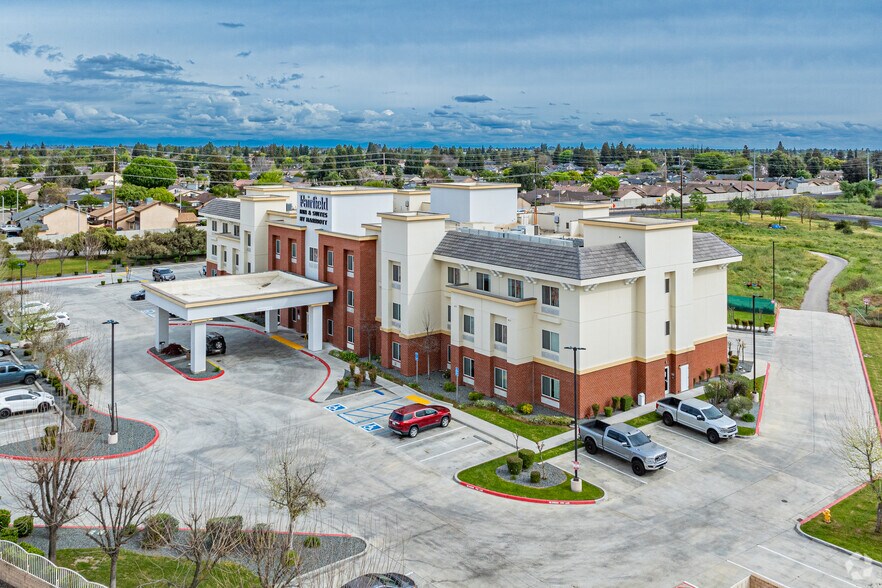 1225 Hillman St, Tulare, CA à vendre - Aérien - Image 3 de 7