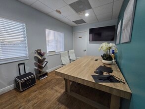 13131 Kings Lake Dr, Gibsonton, FL à louer Photo intérieure- Image 2 de 12