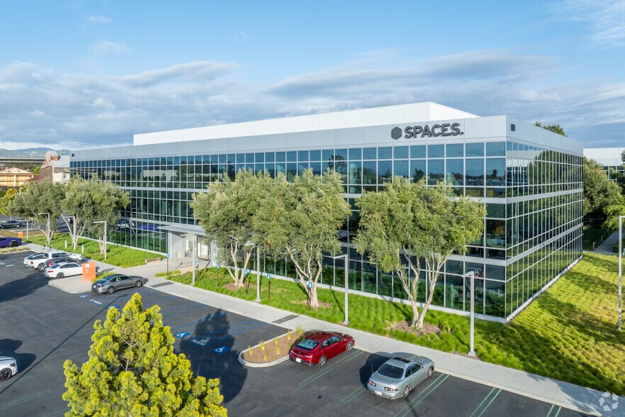 530 Technology Dr, Irvine, CA à louer - Photo du bâtiment - Image 2 de 44