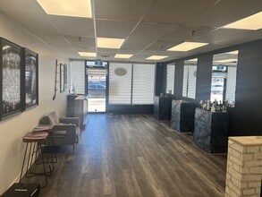 965 Dundas St W, Whitby, ON à louer Photo intérieure- Image 1 de 7