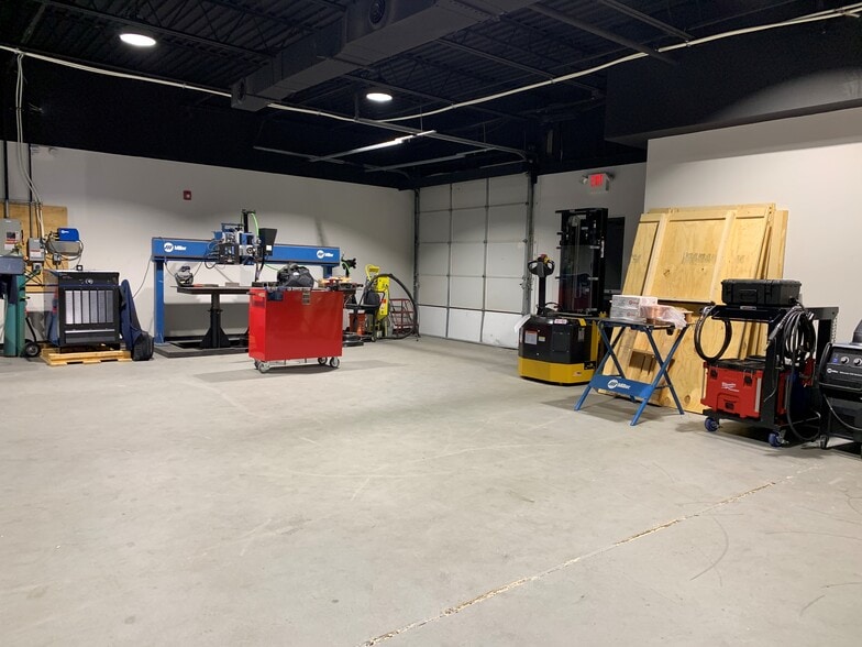 7150 N Park Dr, Pennsauken, NJ à louer - Photo du bâtiment - Image 2 de 11