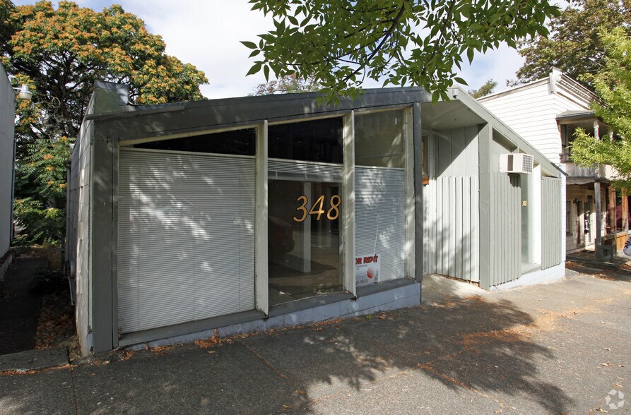 348 SE Jackson St, Roseburg, OR for lease - Building Photo - Image 2 of 2