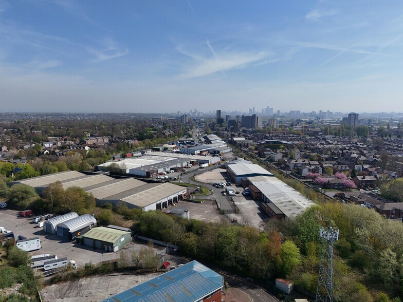 L3 Estate Lynwell Rd, Manchester à louer - Photo du bâtiment - Image 3 de 21