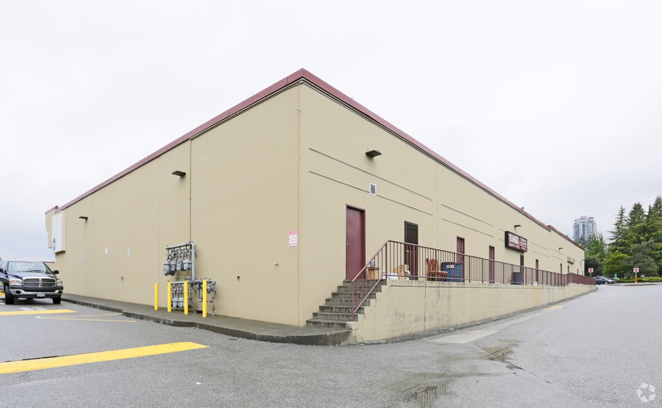 2748 Lougheed Hwy, Port Coquitlam, BC for lease - Building Photo - Image 3 of 3