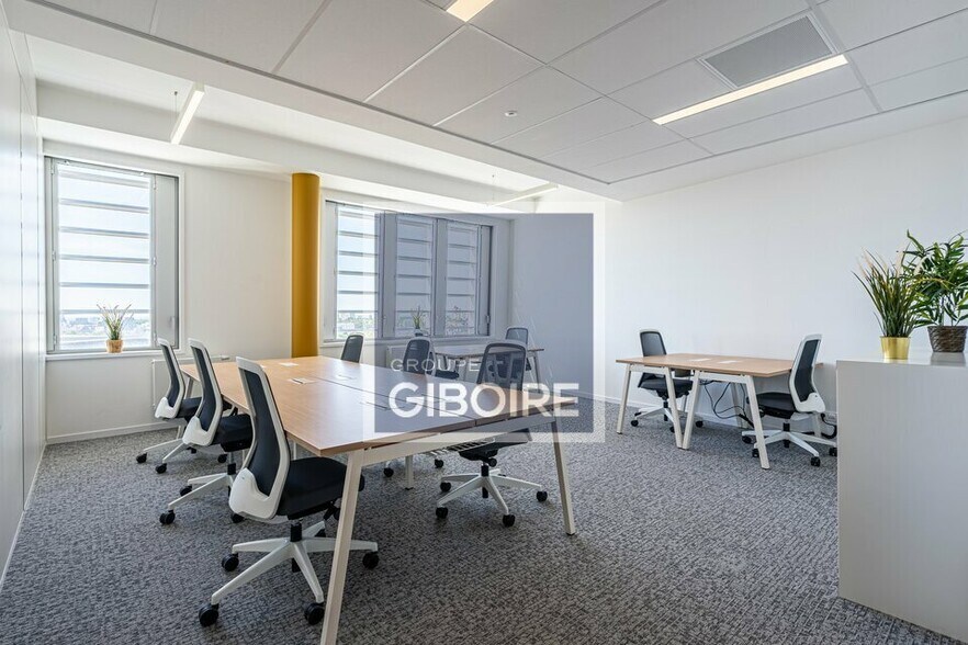 Office in Rennes for lease - Building Photo - Image 1 of 9