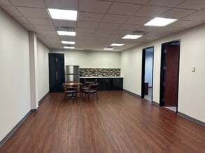 4580 Weaver Pky, Warrenville, IL for lease Interior Photo- Image 2 of 6