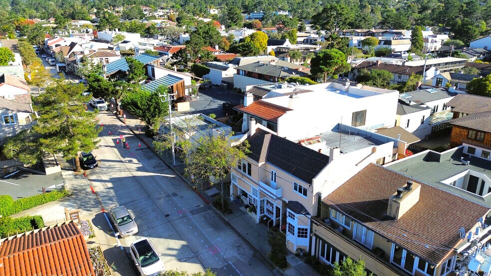 Dolores St, Carmel, CA à vendre - Photo du bâtiment - Image 3 de 6