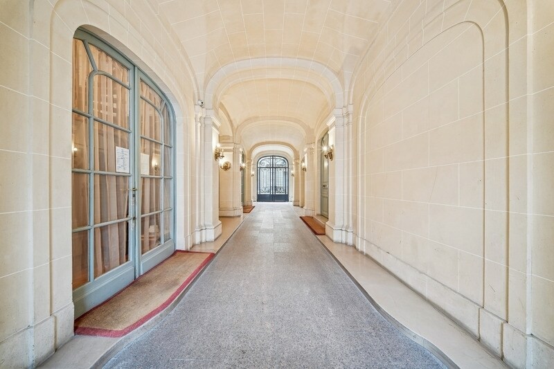 45 Avenue Montaigne, Paris à louer - Hall d’entrée - Image 2 de 9