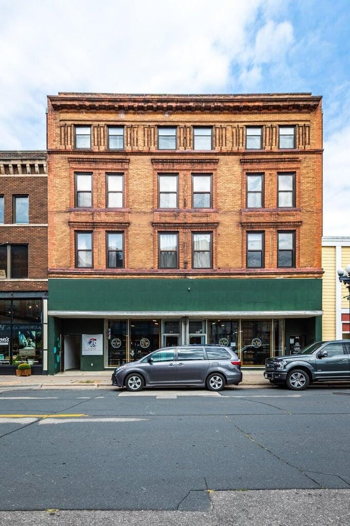 511-513 Main St, La Crosse, WI for lease Interior Photo- Image 1 of 18