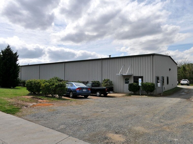 7505 Orr Rd, Charlotte, NC à vendre - Photo du bâtiment - Image 2 de 6