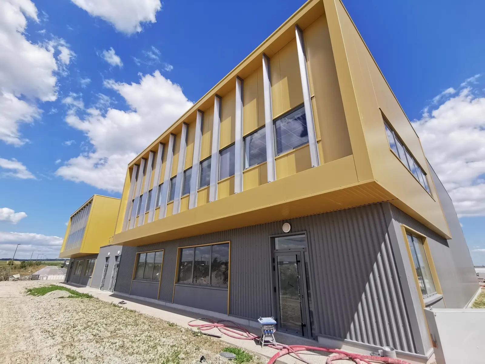 Flex in Reims for lease Building Photo- Image 1 of 26