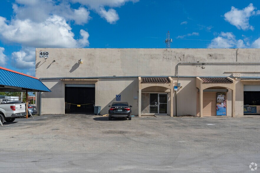 450 W McNab Rd, Fort Lauderdale, FL à louer - Photo du bâtiment - Image 2 de 3