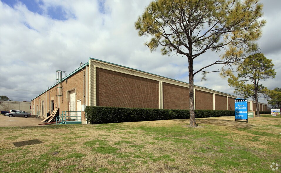 5700-5710 Savoy Ln, Houston, TX à louer - Photo du bâtiment - Image 2 de 9