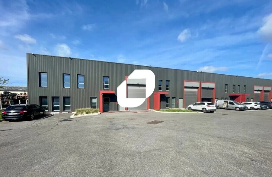 Flex in Chassieu for lease - Building Photo - Image 1 of 20