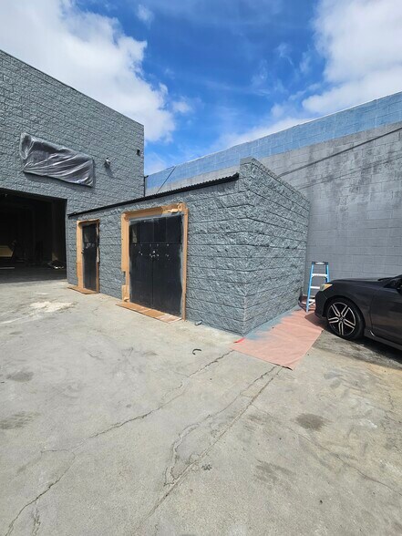 607 S Glenwood Pl, Burbank, CA for lease - Building Photo - Image 2 of 2