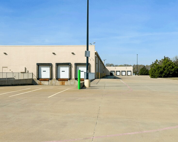 3155 W Wheatland Rd, Dallas, TX à vendre - Photo du bâtiment - Image 3 de 5