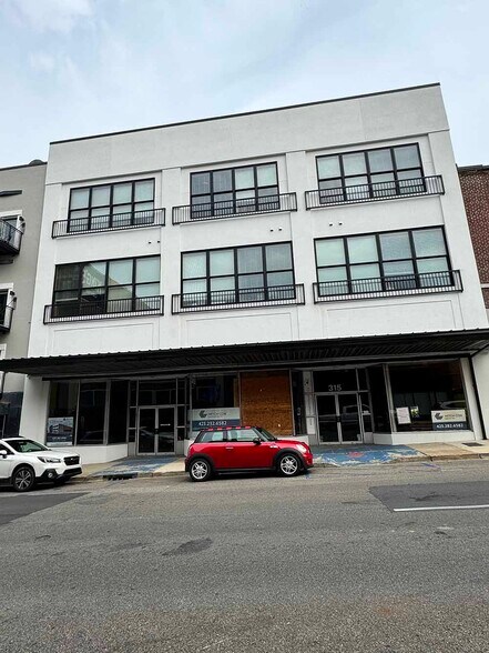 313 E Main St, Johnson City, TN à louer - Photo du bâtiment - Image 1 de 1