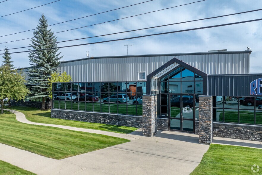 3667 44th Ave SE, Calgary, AB à vendre - Photo principale - Image 1 de 1