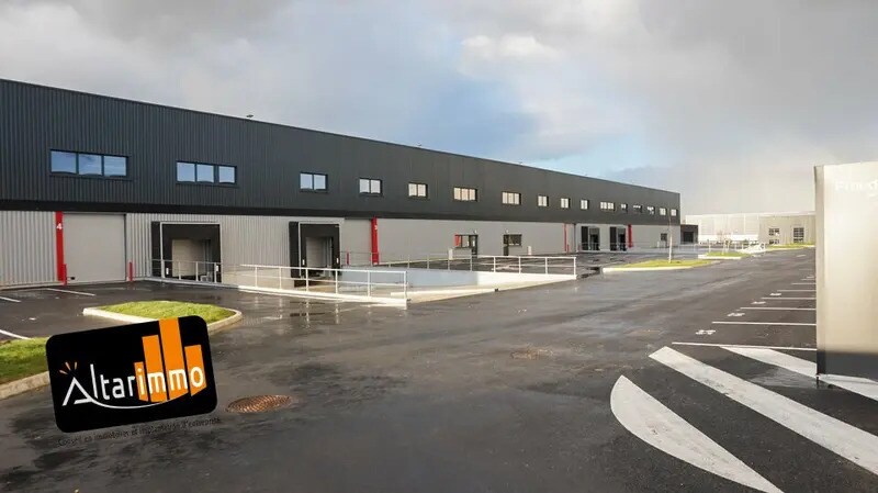 Flex in Chartres for lease - Building Photo - Image 1 of 7