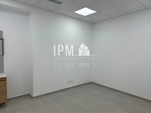 Retail in Roquevaire for lease Interior Photo- Image 1 of 4