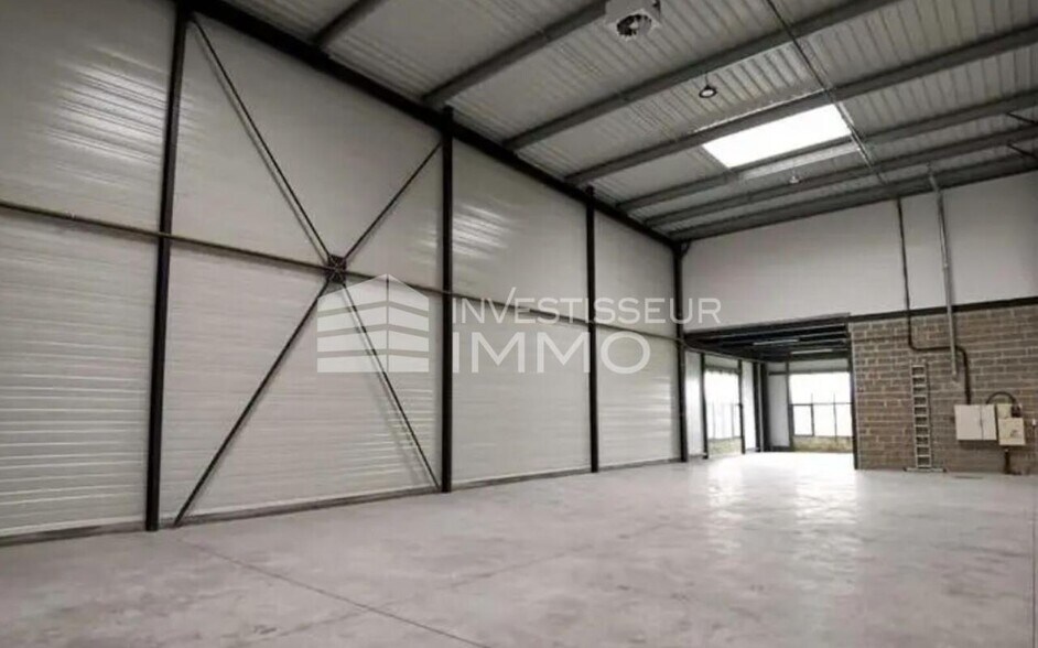 Flex in Saint-Fargeau-Ponthierry for lease - Interior Photo - Image 1 of 11