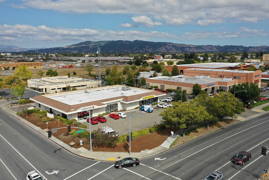 320-480 Rohnert Park Expy, Rohnert Park, CA à louer - Photo du bâtiment - Image 3 de 6