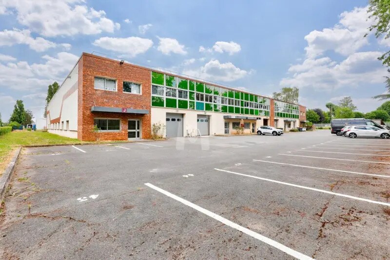 Flex in Les Ulis for lease - Building Photo - Image 1 of 9