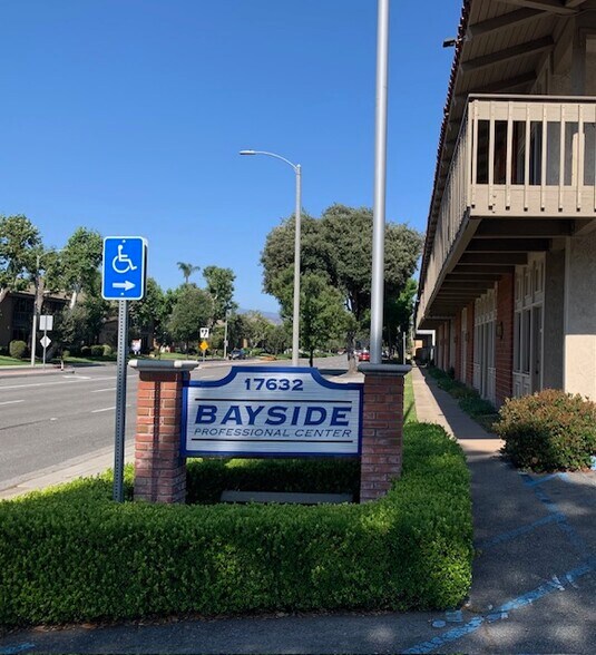 17632 Irvine Blvd, Tustin, CA à louer - Photo du bâtiment - Image 2 de 9