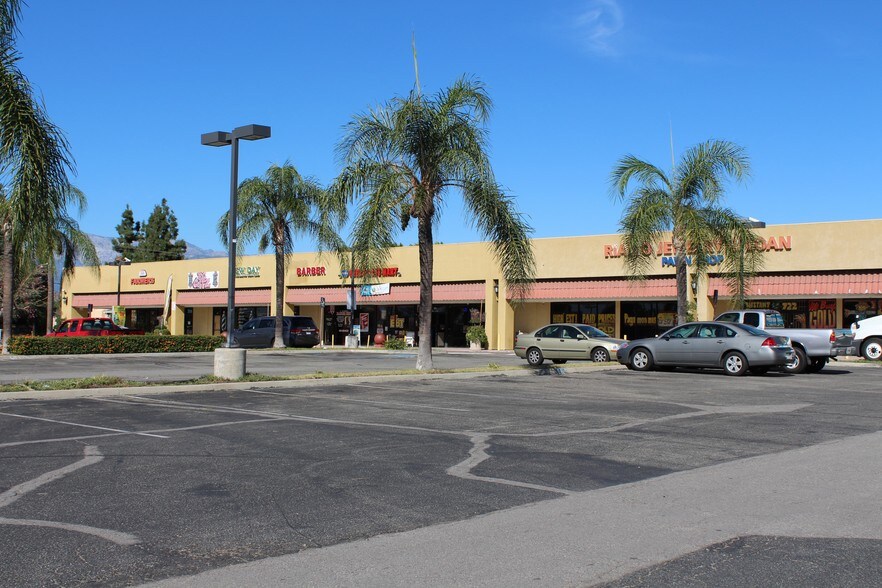 706-786 E Foothill Blvd, Rialto, CA for lease - Building Photo - Image 1 of 4