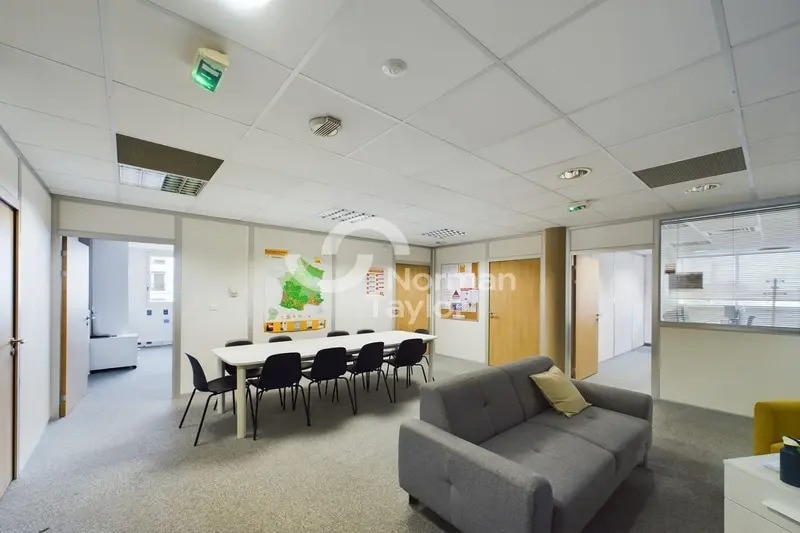 Office in Montpellier for lease Interior Photo- Image 1 of 12